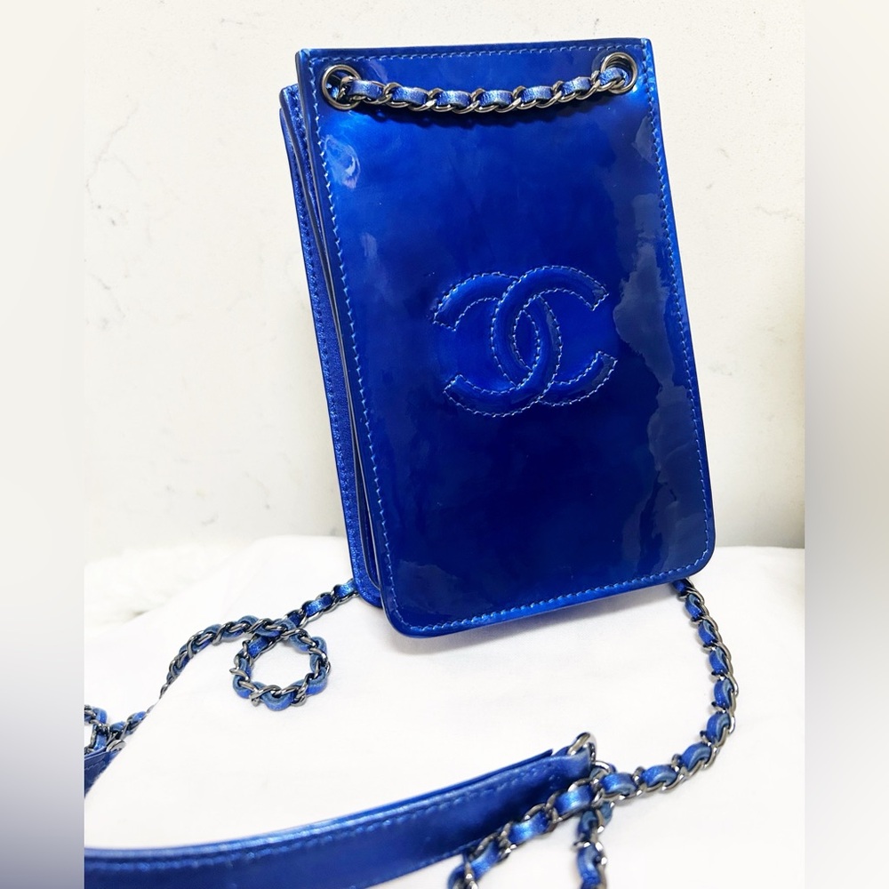 Authentic Chanel Electric / Metallic Blue Patent Leather W.O.C Crossbody Bag - Picture 4 of 13